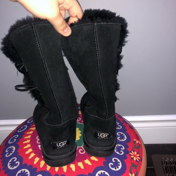 barely worn black Bailey Button Uggs - Picture 3 of 6